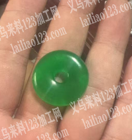 大量采购如图树脂吊坠，。寻找厂家。请联系