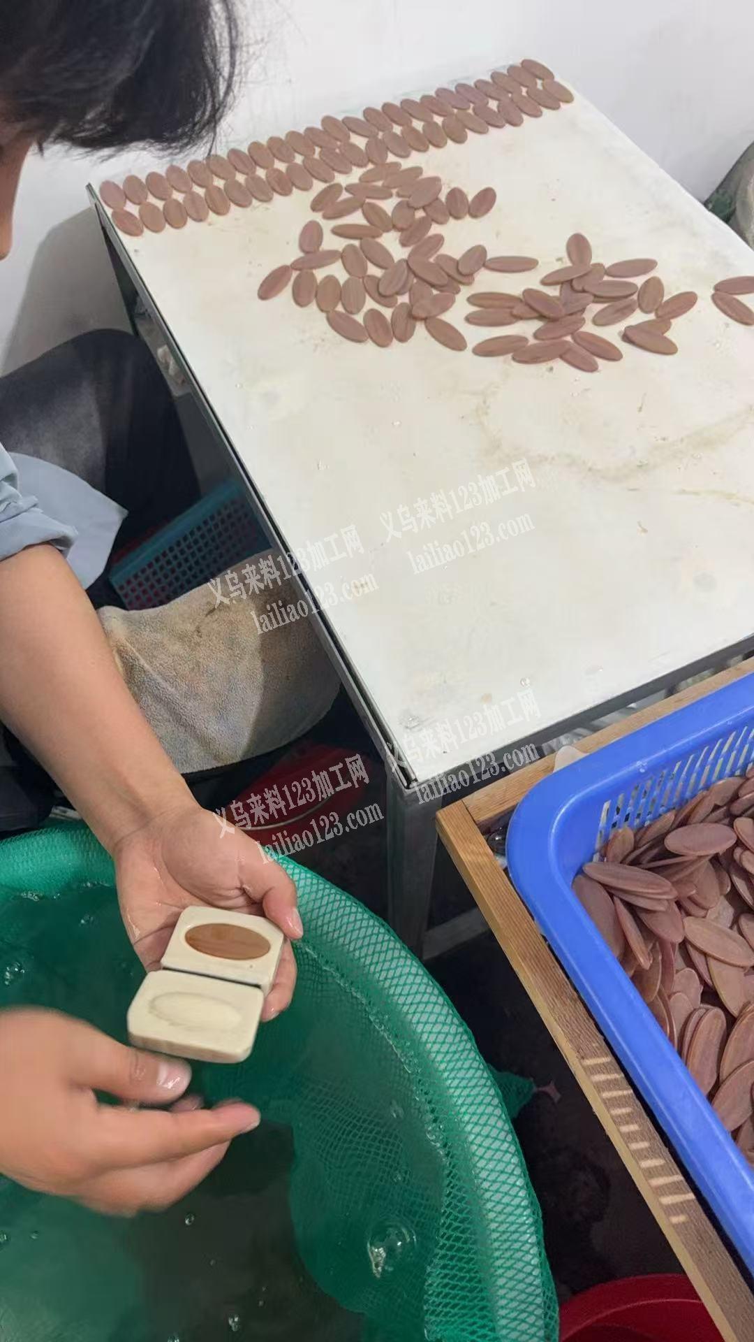 老板委托寻找：10万个手工醋酸PVC板材