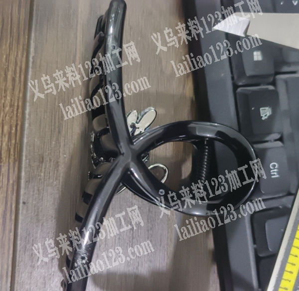 塑料抓夹订单，如图，寻找专业做塑料抓夹的