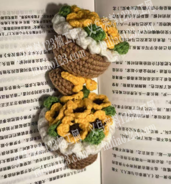 长期有钩针编织钩织手捧花的订单，如图，寻