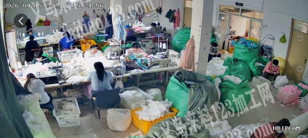 本厂为专业毛绒玩具包生产厂家，拥有50人