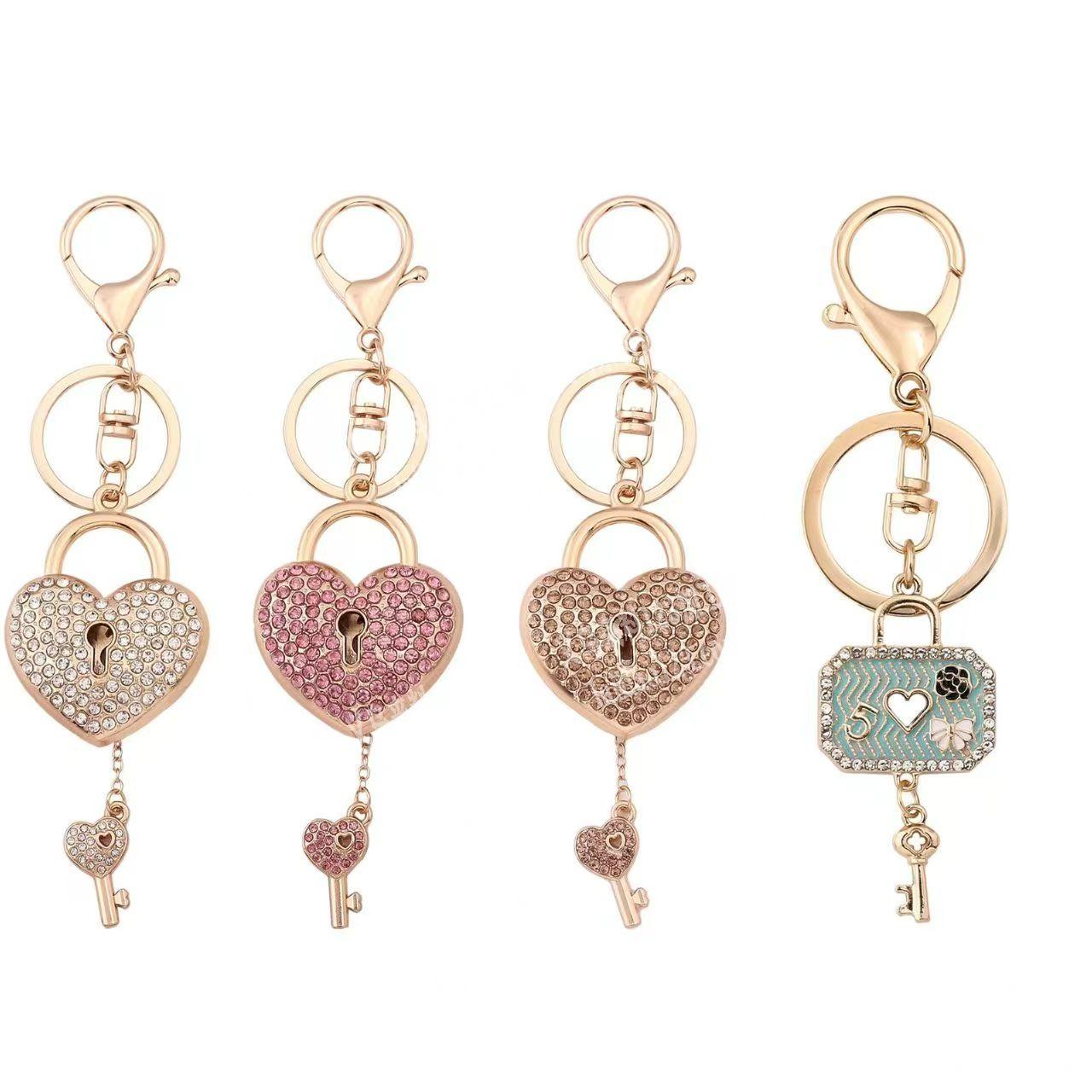 【点钻外发】情侣锁挂件上面点钻外发加工，