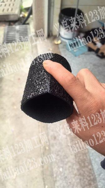 大量粘胶的手工活外发加工。胶枪卷帽筒，如