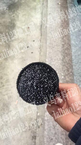 大量粘胶的手工活外发加工。胶枪卷帽筒，如