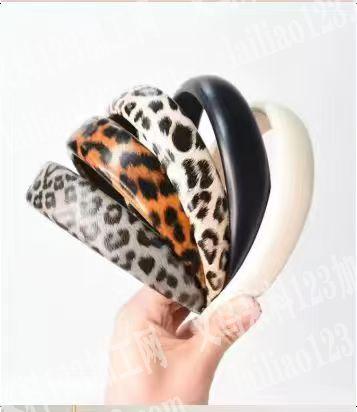 饰品订单，寻找成品工厂，请联系详谈。