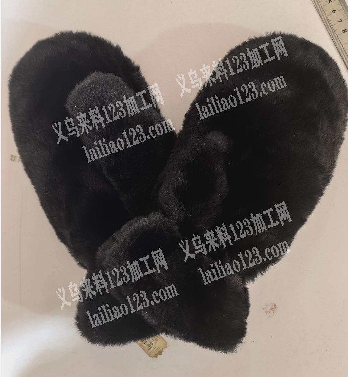老板委托寻找：手套毛绒包套外发加工，纯加
