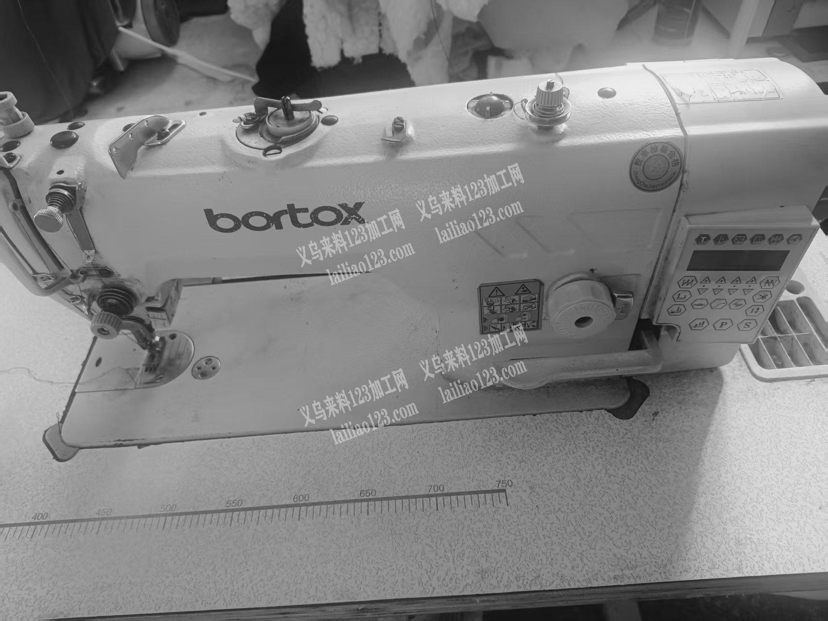 转让：一台同步车一台拷边机转让。一台电脑