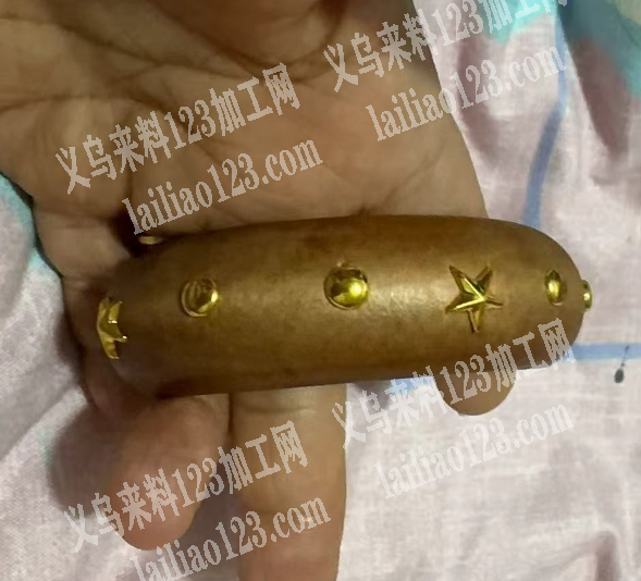 如图饰品打铆钉外发加工，寻找专业做打铆钉