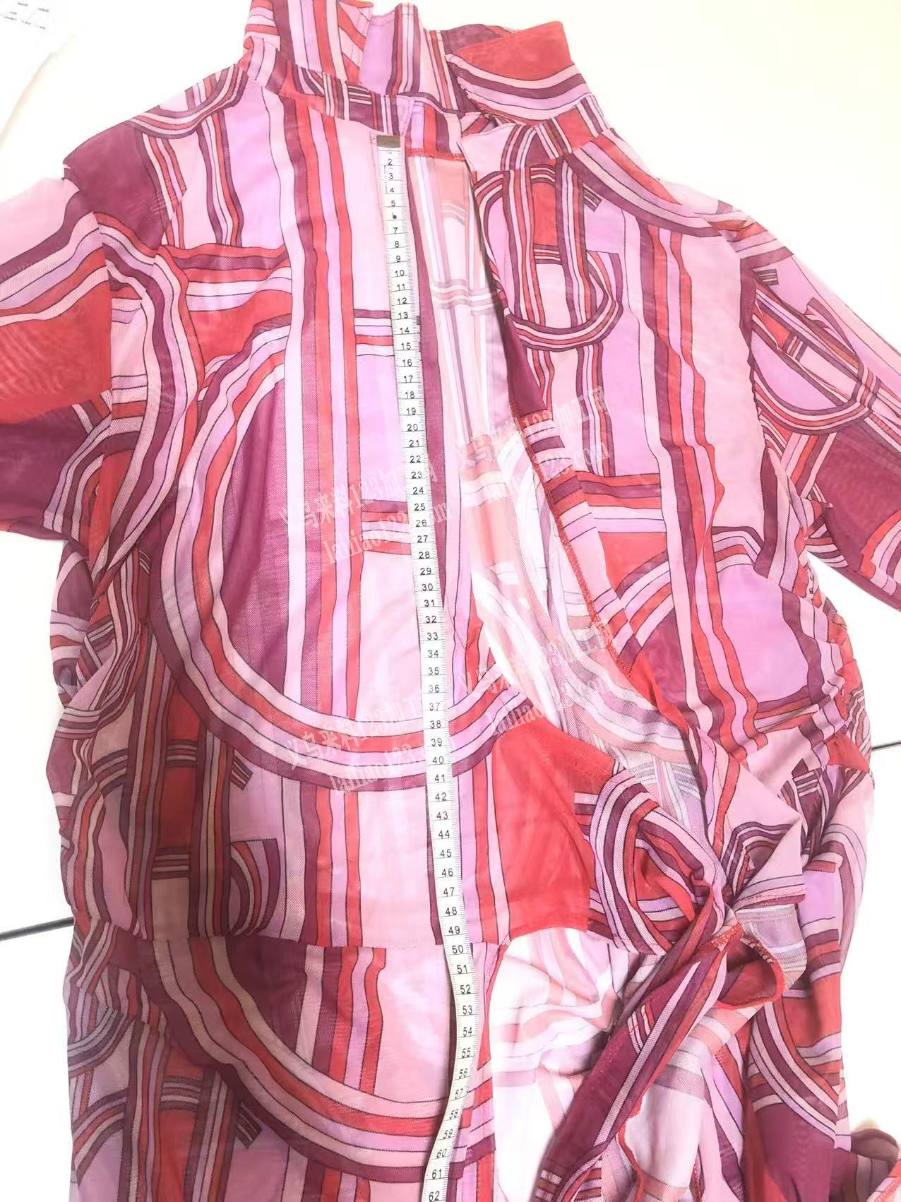 这个服装外发加工，纯加工，如图，已裁好，