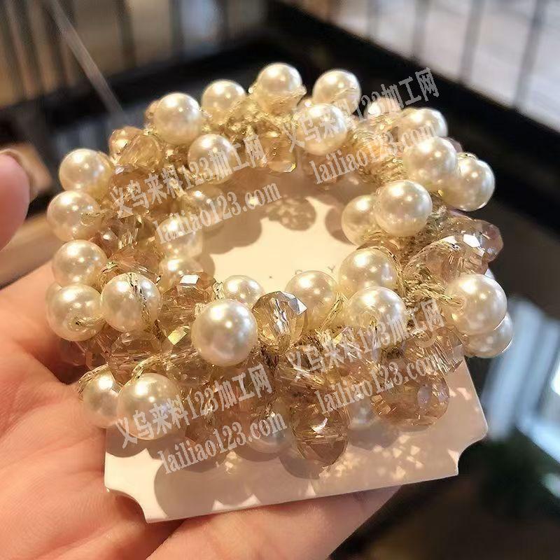 钩针穿珠，编织这个发圈，订单找人加工。这