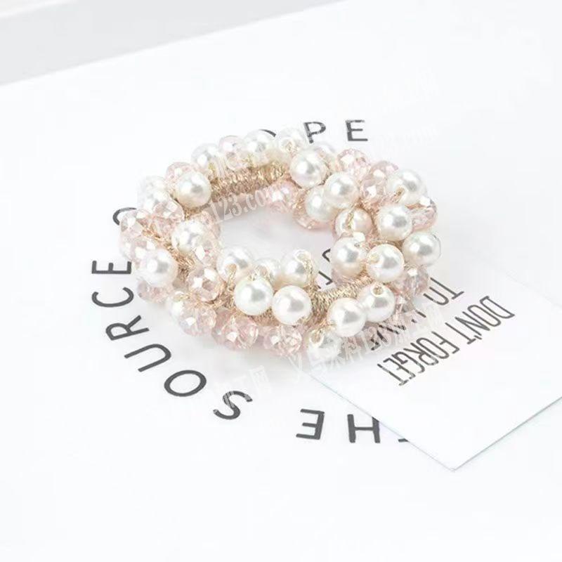 钩针穿珠，编织这个发圈，订单找人加工。这