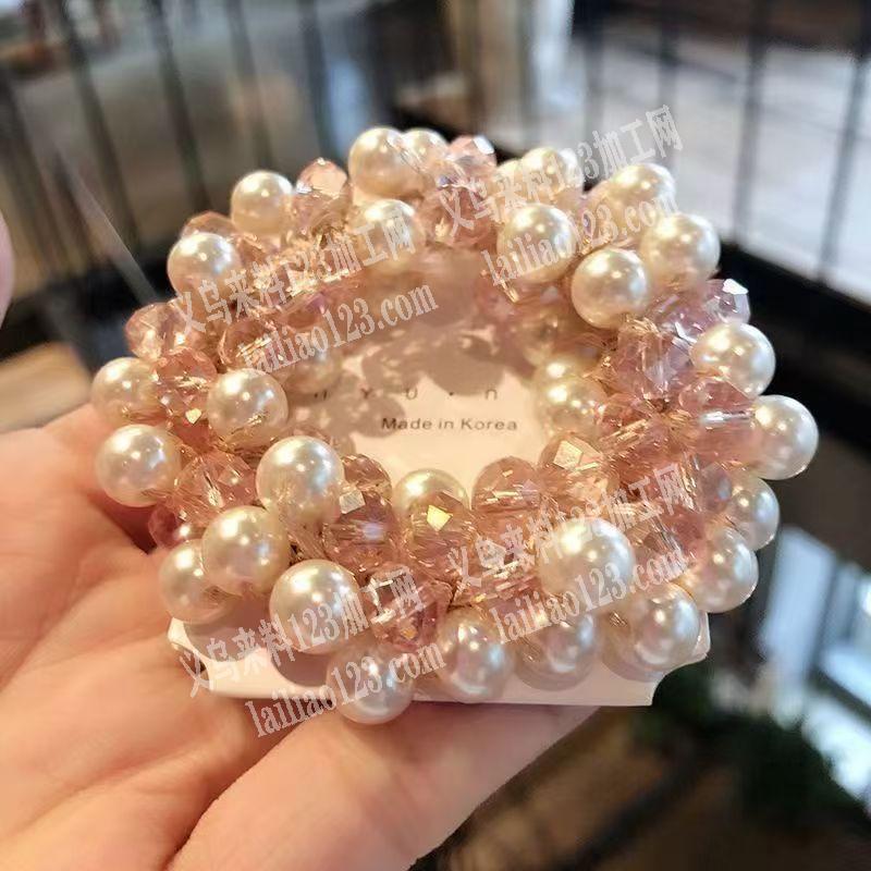 钩针穿珠，编织这个发圈，订单找人加工。这