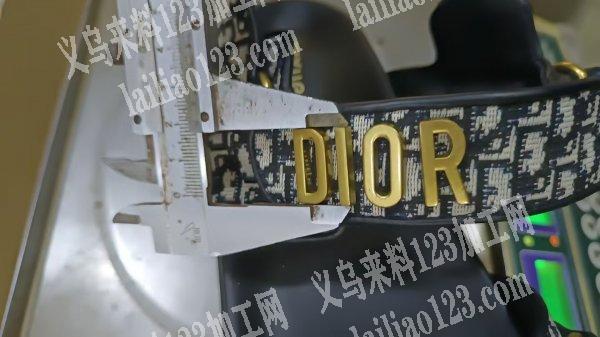 寻找如图2款鞋扣饰品，寻找厂家，有货的联