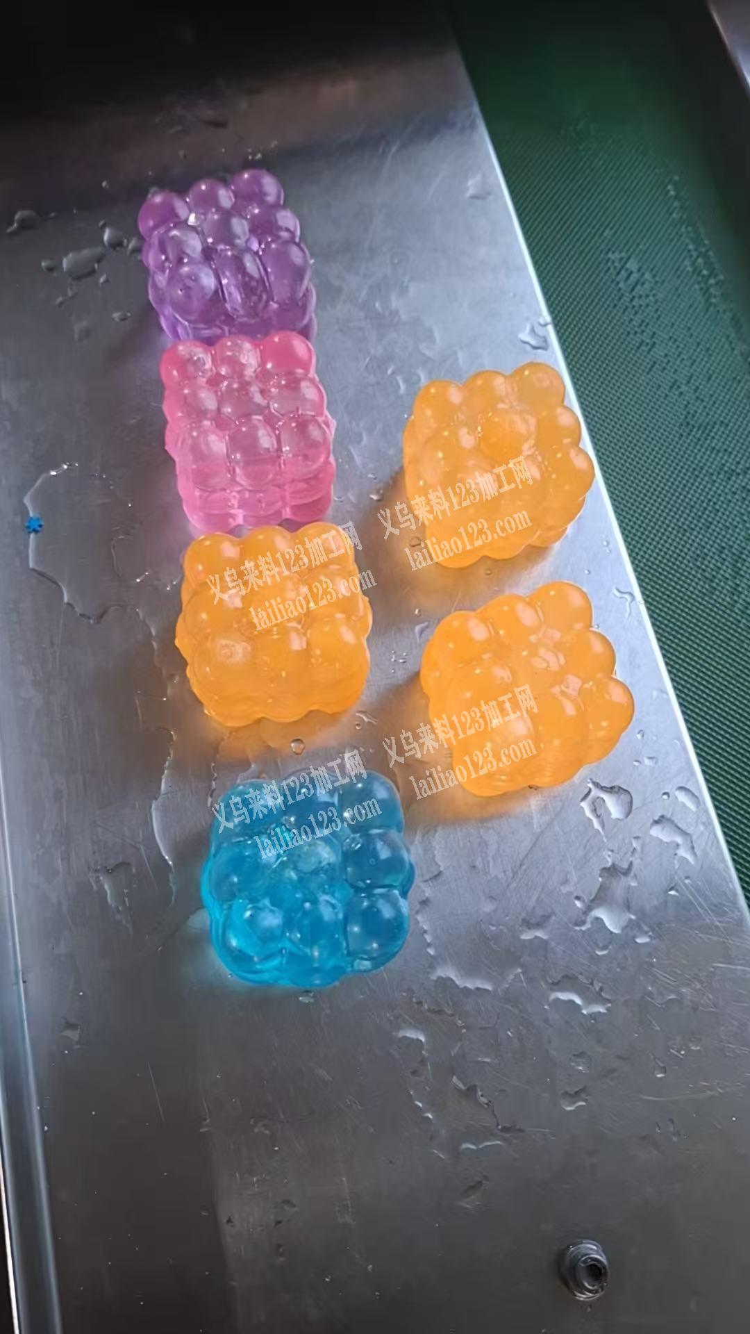 寻找如图注塑的磨具，请联系详谈。长期合作