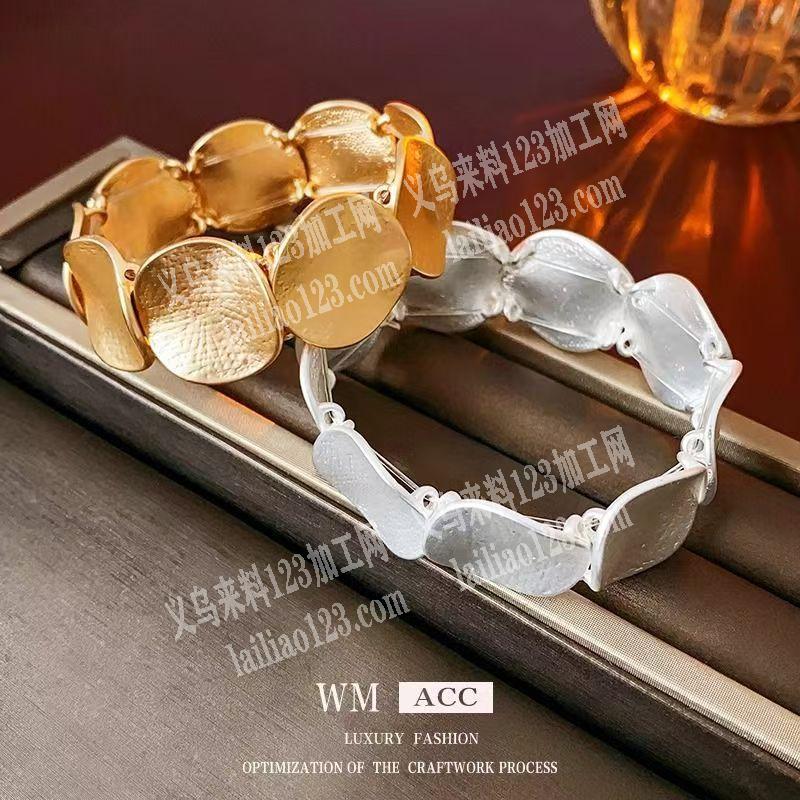 弹力线串手链，手工活外发，如图，寻找会做