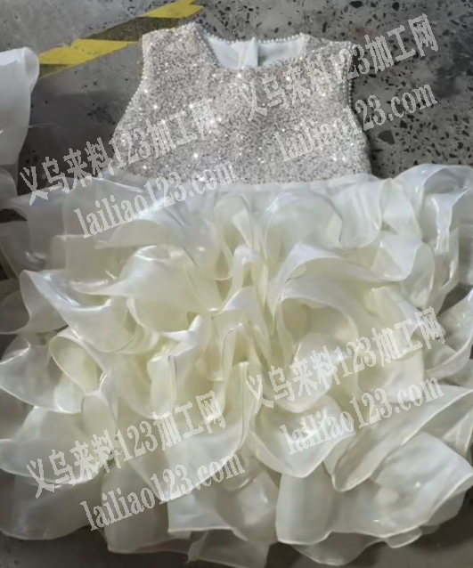 儿童蓬蓬裙，纱裙外发加工，如图，寻找服装