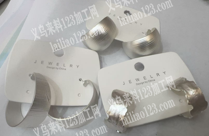 铁皮耳环成品订单，如图，寻找厂家，请联系