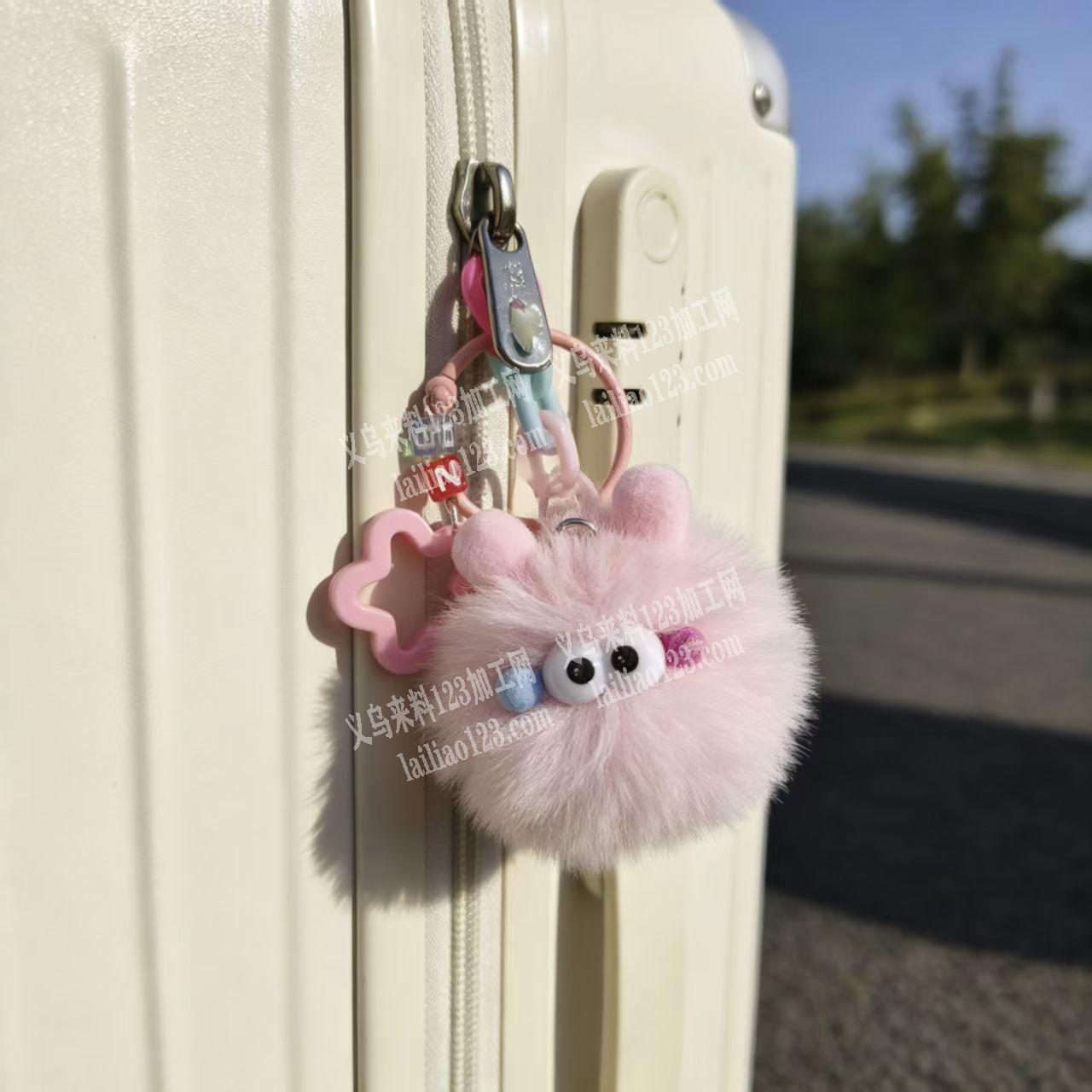 大量毛球挂件订单，如图，寻找专业做这个毛