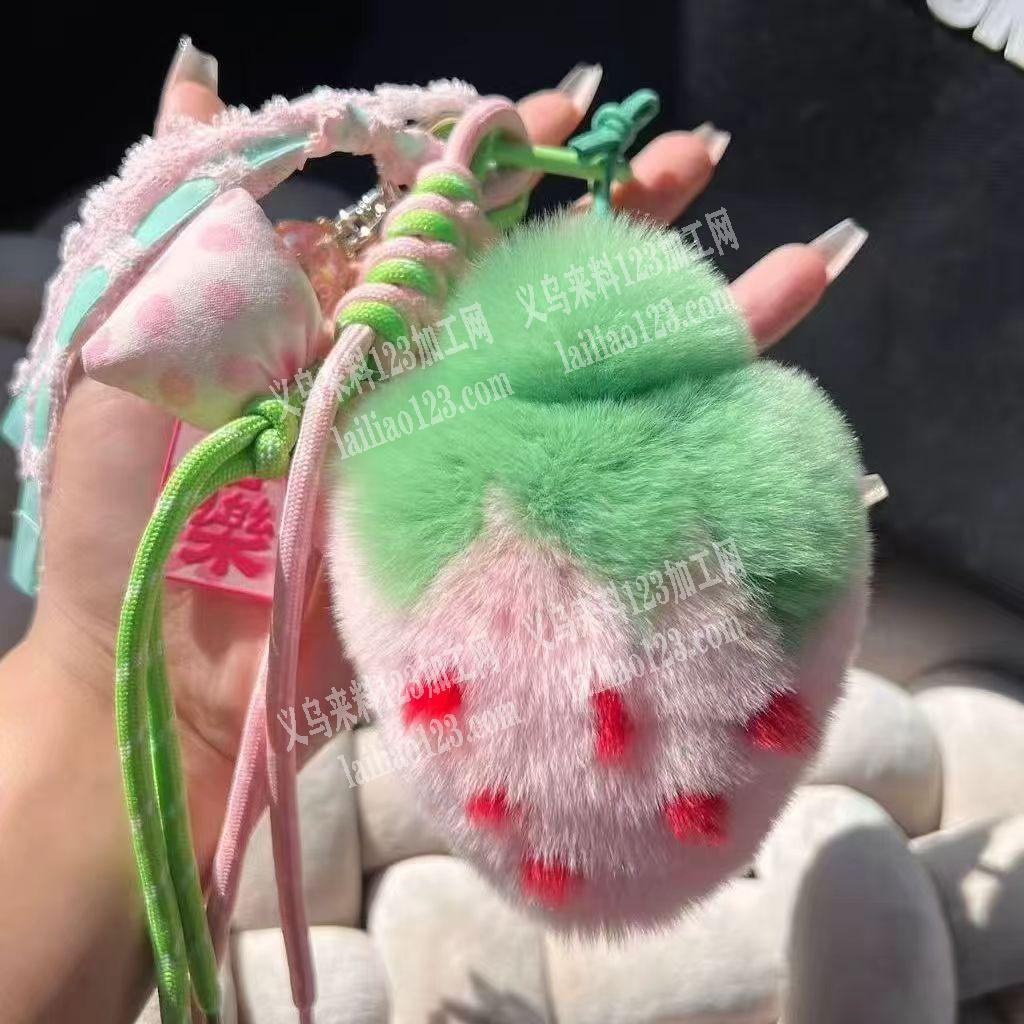 寻找专业做毛绒玩具挂件的工厂。有订单，请