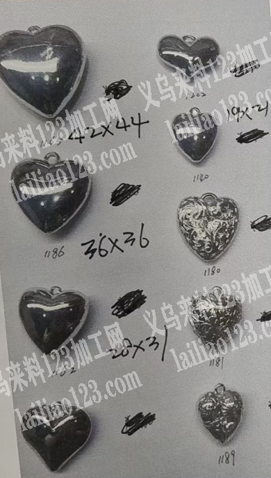 塑料吊坠挂件订单，寻找专业做这个塑料爱心