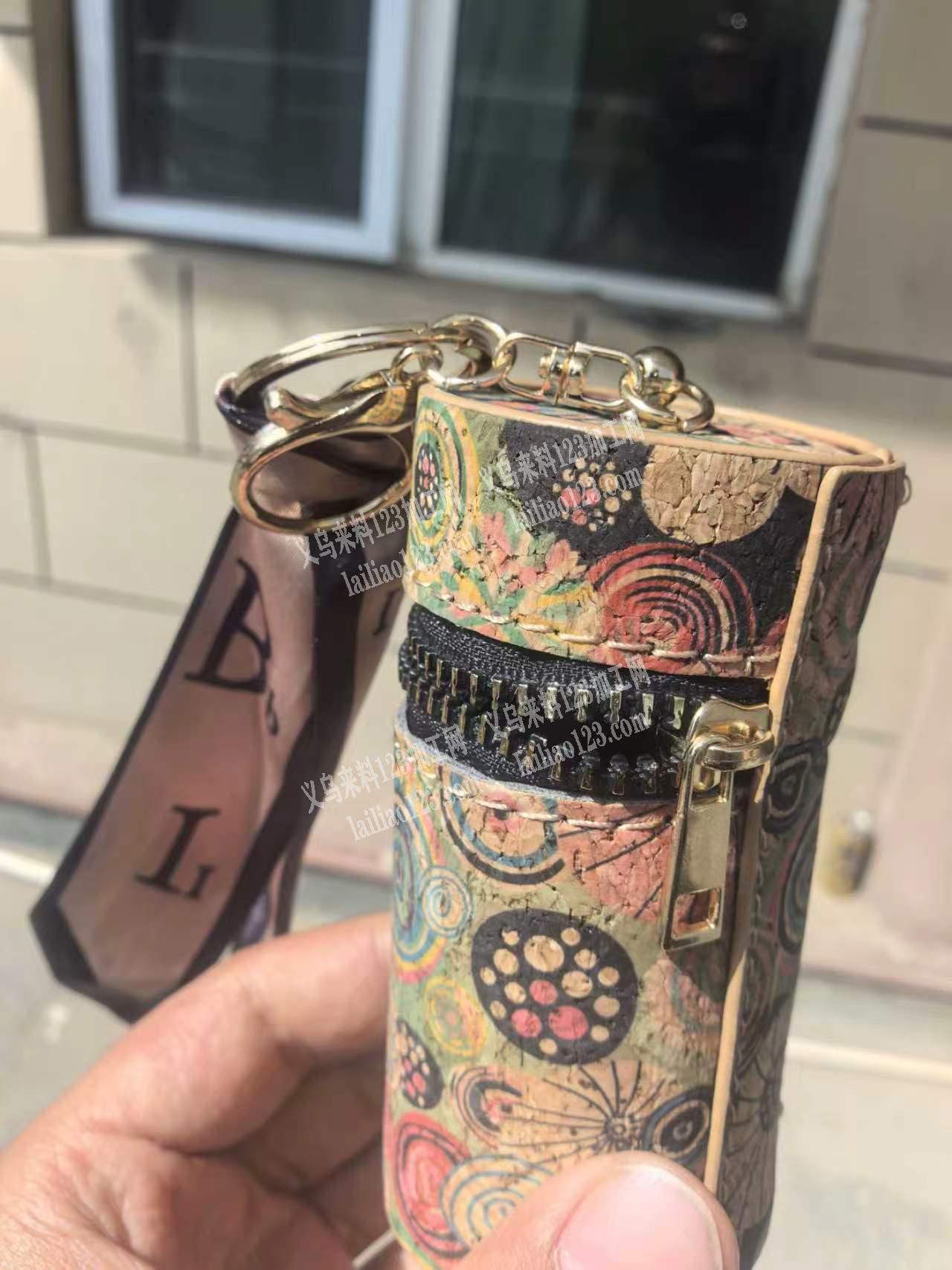 寻找专业做这个包包的工厂，这个是挂包，口