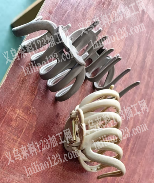 抓夹上弹簧的手工活外发，寻找会做上弹簧的