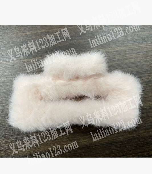 7万粘毛绒抓夹的手工活外发加工，如图，寻