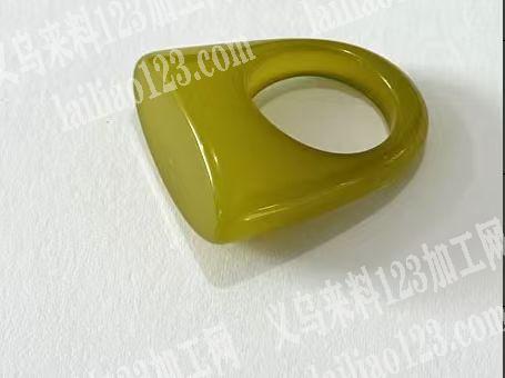 公司大量树脂戒指订单，如图，寻找厂家，老