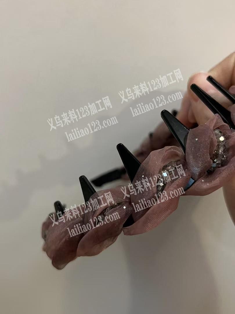 布条缠绕发箍的手工活外发，如图，寻找有经