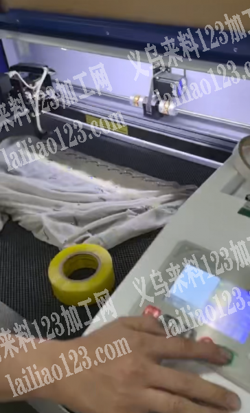 有这个切割机器的加工厂联系我，我有货要切