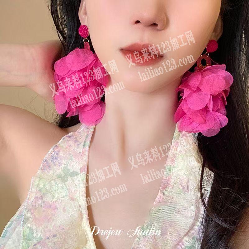 布艺花朵手工活外发加工，寻找会做这个耳环