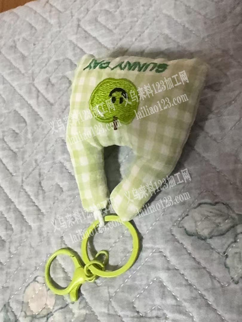 毛绒挂件【充棉+手缝】的手工活外发，如图