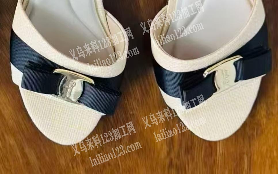 采购如图2款鞋扣，寻找厂家，请联系详谈，