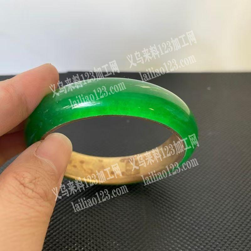 寻找饰品喷漆的加工厂，如图，树脂材料上面