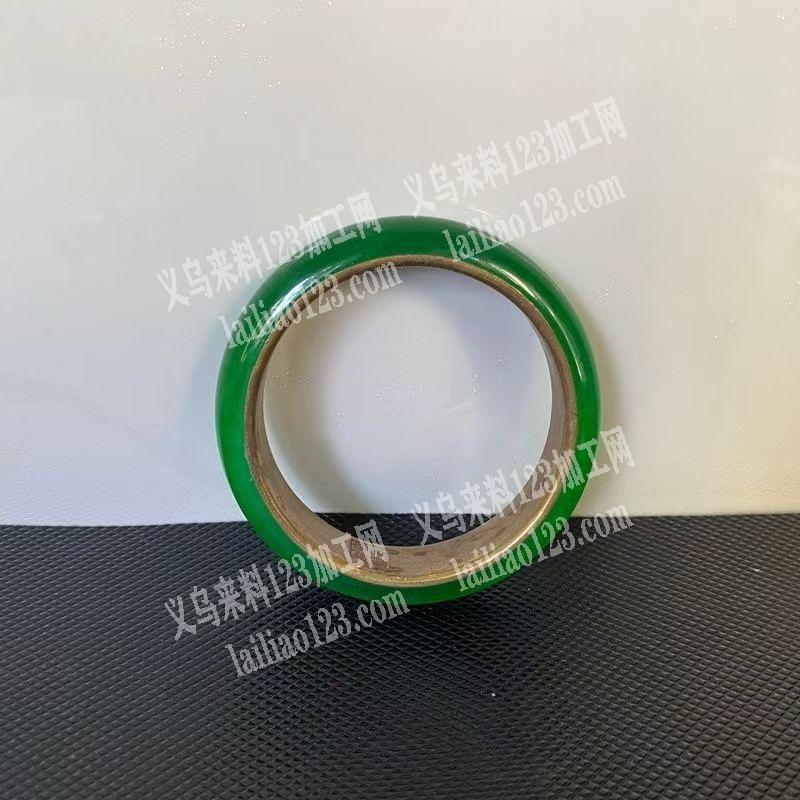 寻找饰品喷漆的加工厂，如图，树脂材料上面