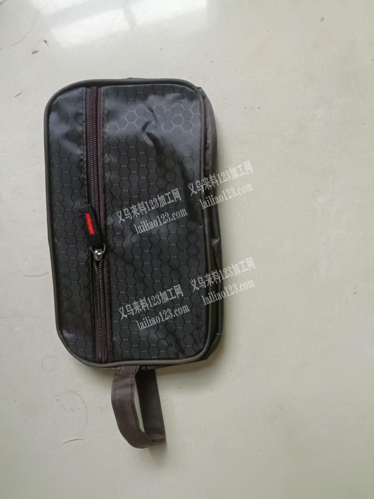 老板委托寻找：数量大，如图，化妆包外发加