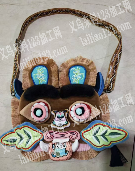 复杂的毛绒包包订单，如图，寻找会做的工厂