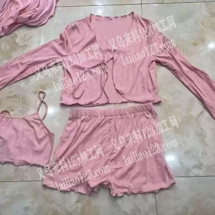 如图套装服装外发加工，寻找专业做这个服装