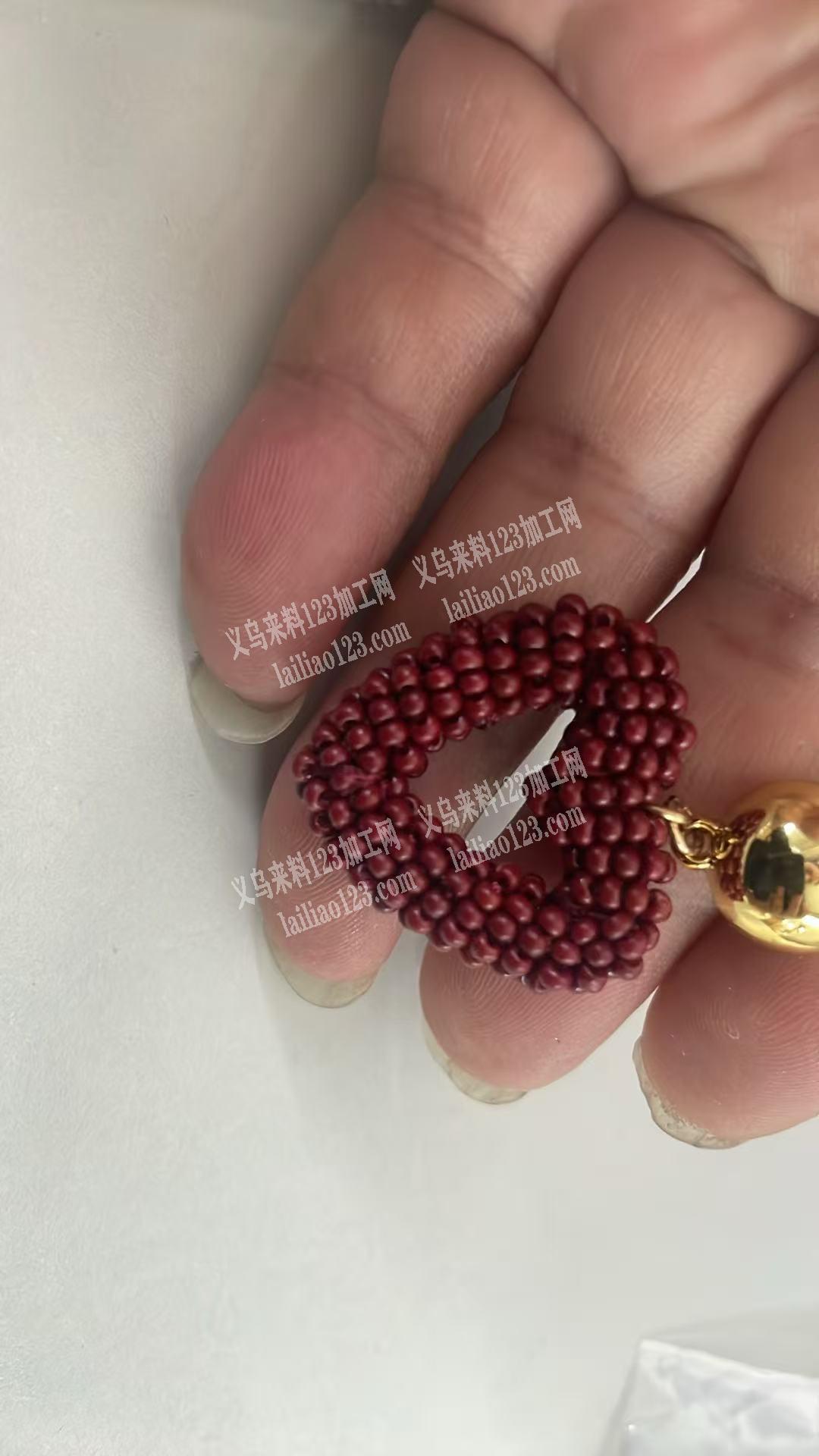 寻找会做穿米珠编织的手工加工厂。，请联系