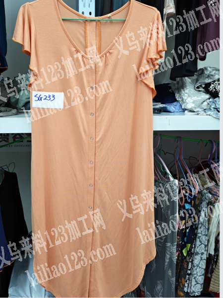 寻有钉五抓扣的机器的服装工厂，要服装工厂