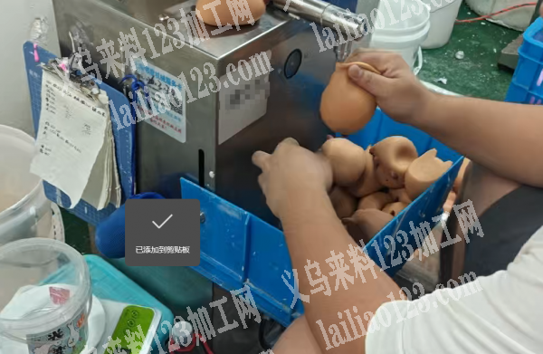 灌装外发加工，如图，解压玩具灌装加工活外