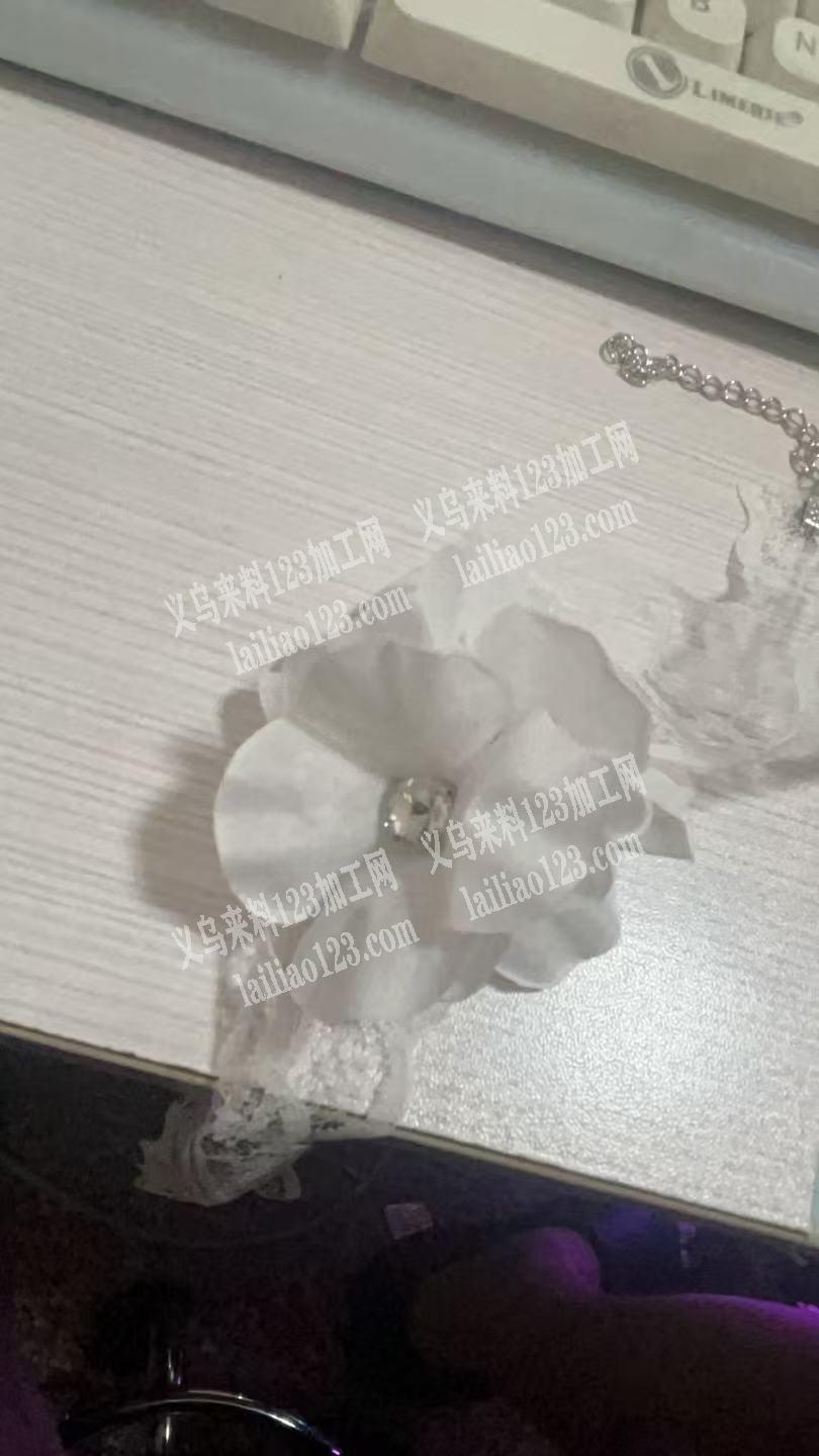 采购如图无纺布的仿真花朵，需要成品。请联