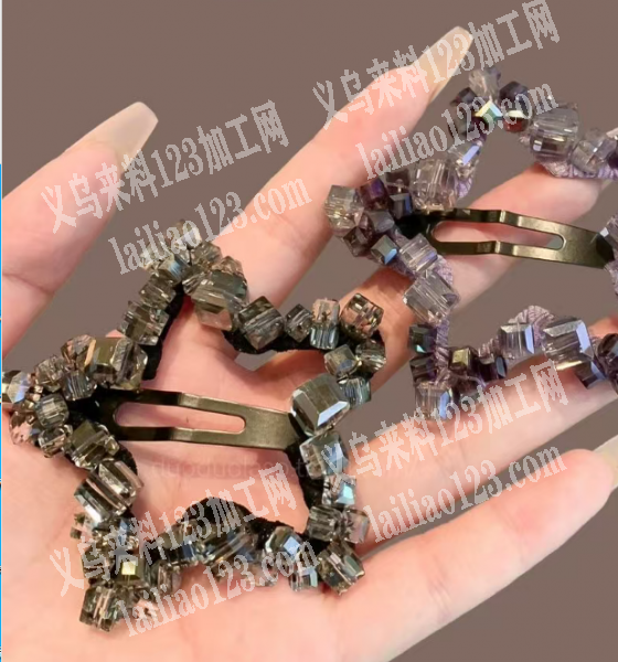 这个穿珠子编织做这个五角星发夹的手工活，
