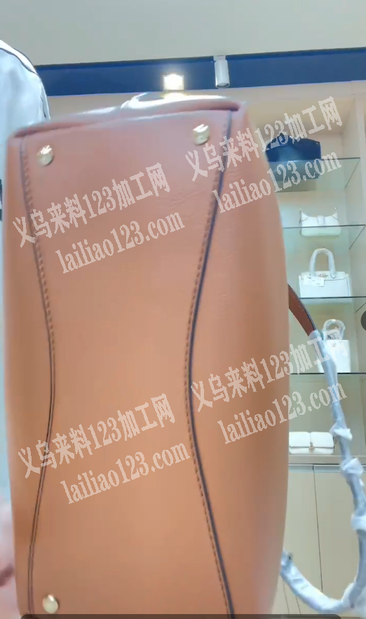 休闲女包8000个外发有时间加工老板联系
