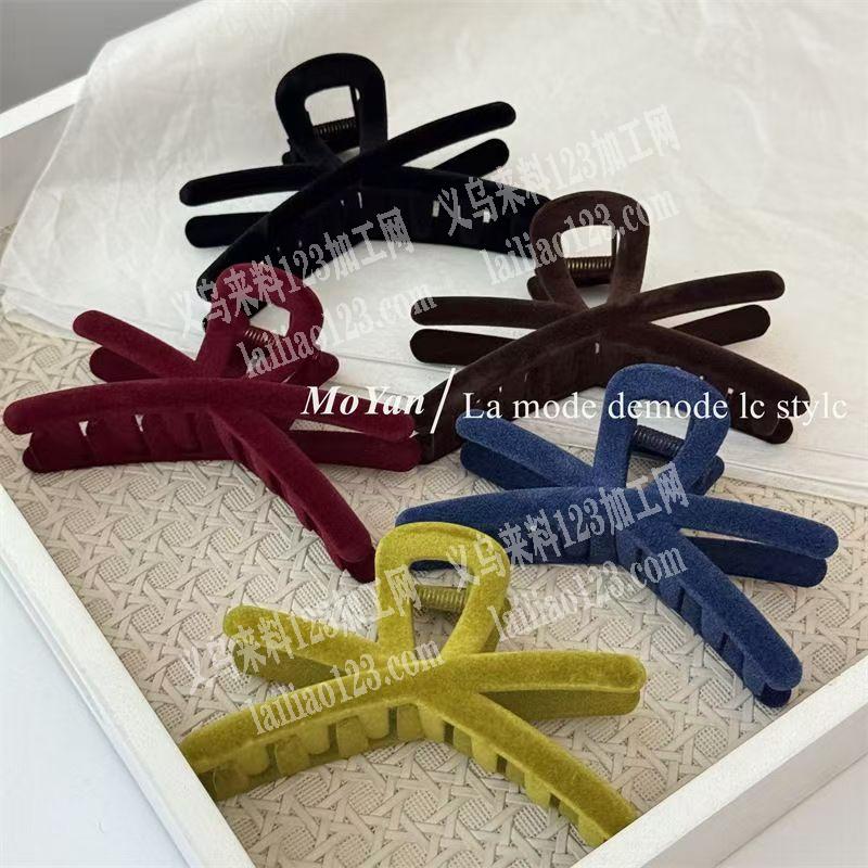 注塑的抓夹订单，如图，11cm的尺寸的，