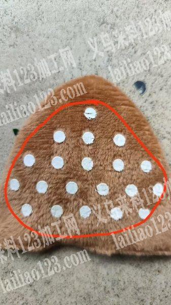 这个印花的外发加工，印耳朵上的白点点，要