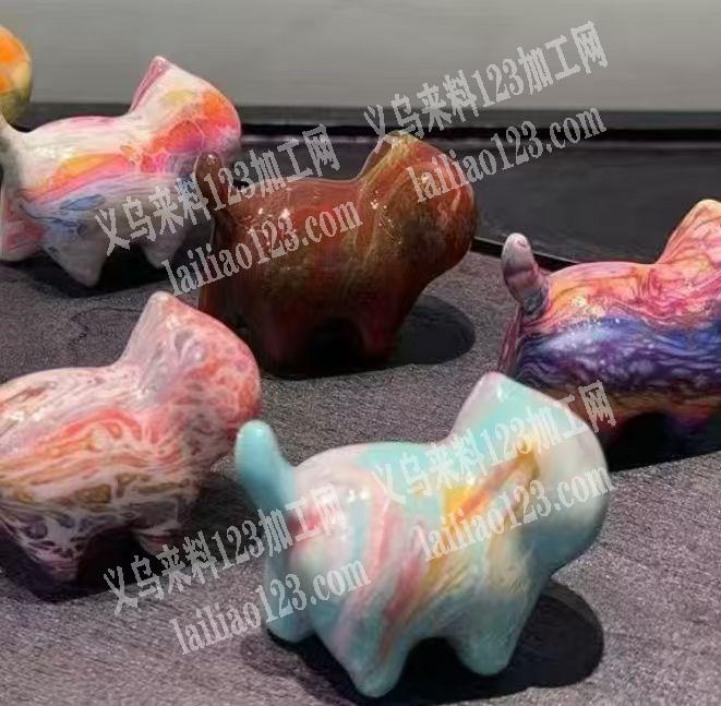 寻找注塑的工厂塑料的摆件订单，如图，寻找