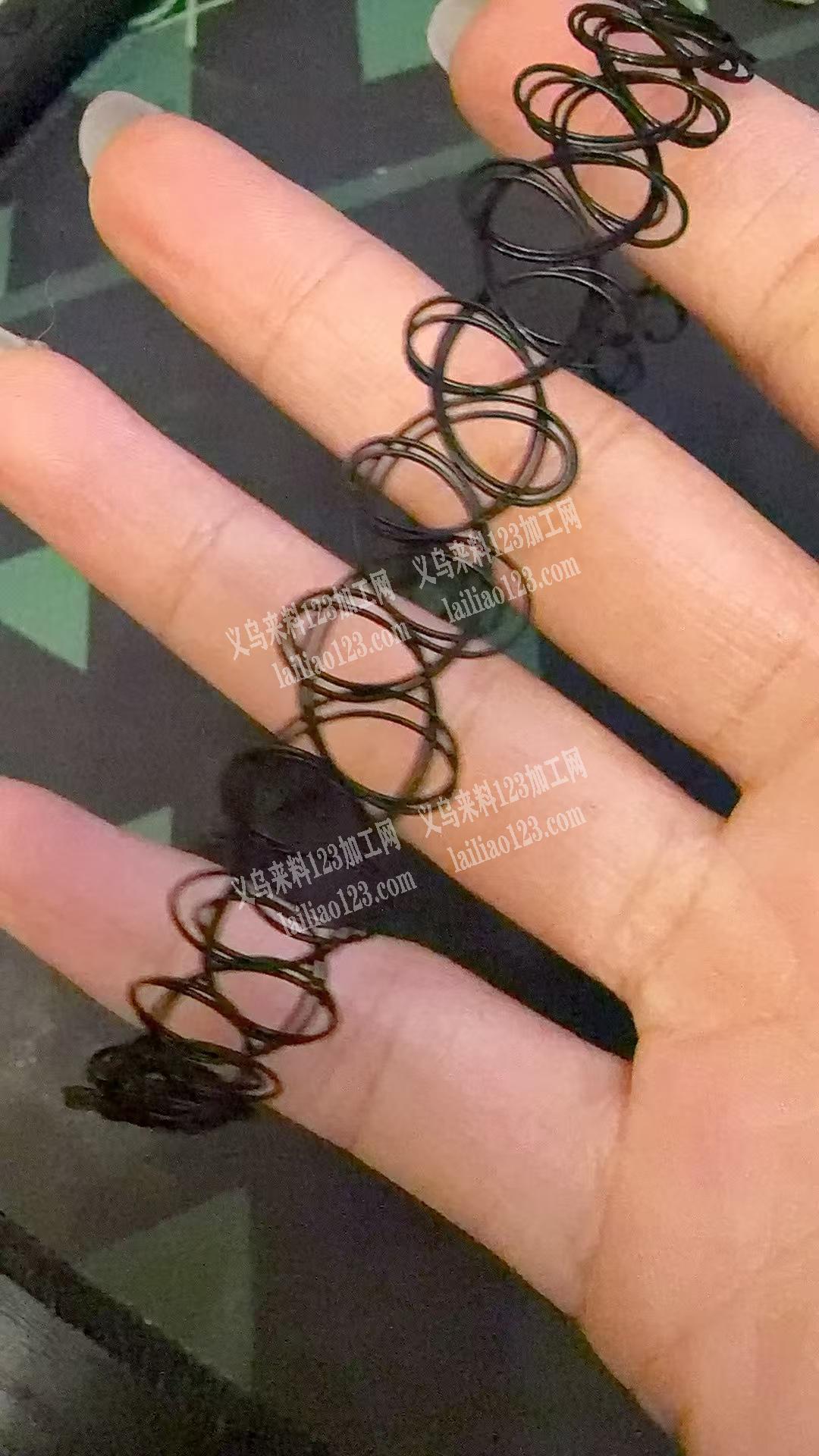 公司大量鱼线编织的饰品订单，如图，商贸城
