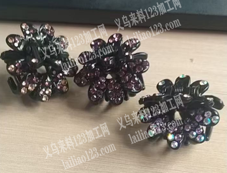 老板委托寻找：塑料鱼骨抓夹毛胚订单，如图