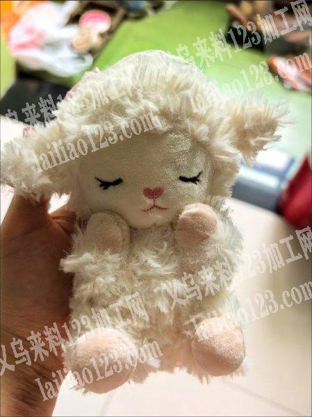 采购如图小羊毛绒玩具，寻找这个毛绒小羊娃